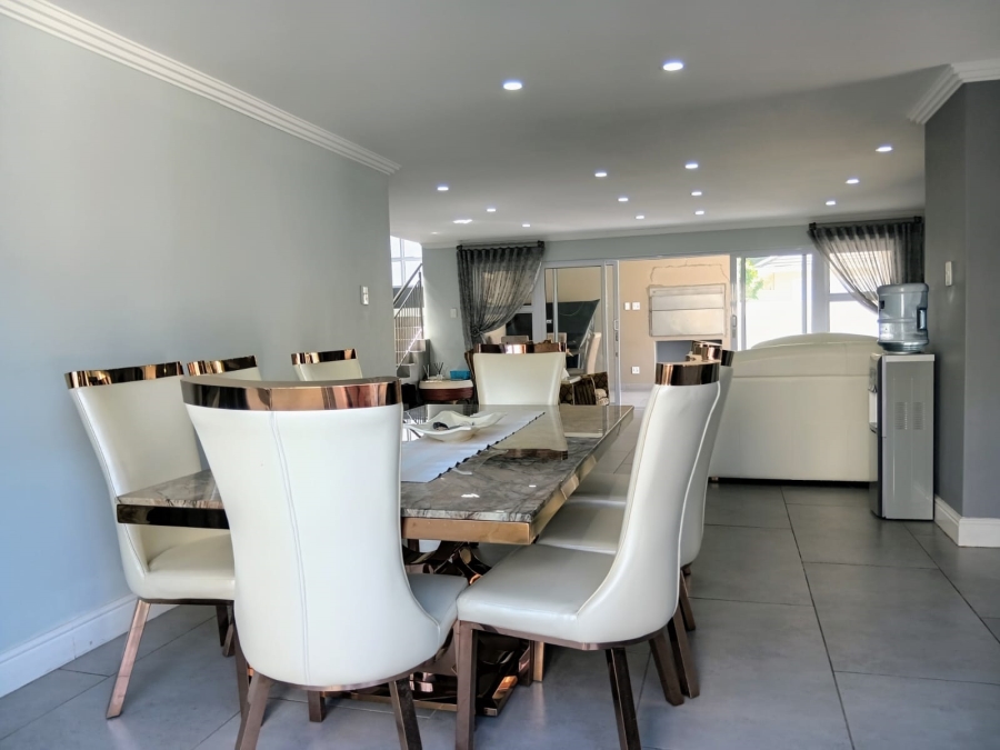 5 Bedroom Property for Sale in Beacon Bay Eastern Cape